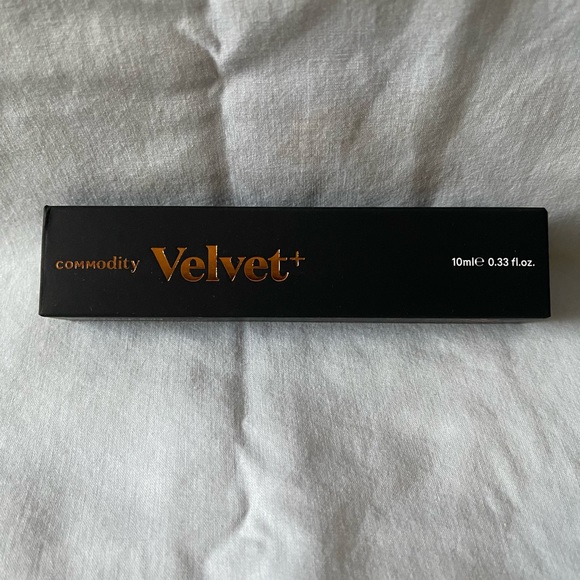 Velvet Roll On - Picture 2 of 2